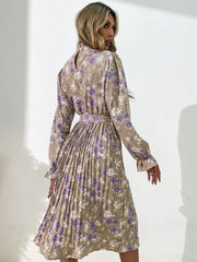 Vestido plisado de cuello alto estampado