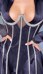 Weißes Korsett mit Kristallquasten