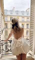 Neckholder-Minikleid aus Samt in Weiß