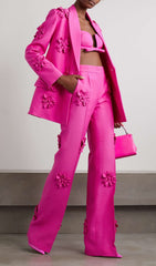 JEANS DE TIRO MEDIO CON FLORES STEREO en rosa