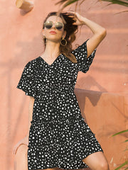 Falda floral negra de verano con escote en V