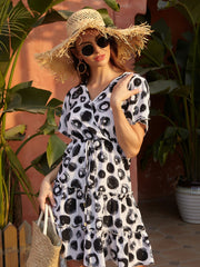 Vestido francés con cuello en V y cordones