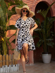 Vestido francés con cuello en V y cordones