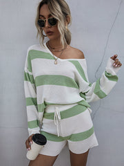 Gestreifter, lockerer, dünner Pulloveranzug mit V-Ausschnitt und langen Ärmeln