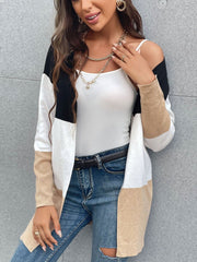 Strickpullover in kontrastierenden Farben