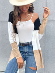 Strickpullover in kontrastierenden Farben