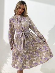 Vestido plisado de cuello alto estampado