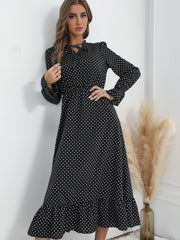 Schwarzes Herbst-Winterkleid mit V-Ausschnitt