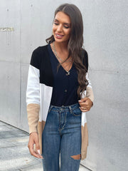 Strickpullover in kontrastierenden Farben