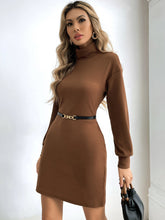 Schmales Strickkleid mit hohem Kragen