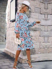 Blaues bedrucktes Kleid