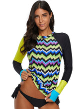 Traje estampado de cuello alto