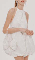 Neckholder-Minikleid aus Samt in Weiß