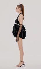 Neckholder-Minikleid aus Samt in Schwarz