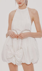 Neckholder-Minikleid aus Samt in Weiß