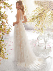 Vestido de novia de encaje sin mangas con escote en V