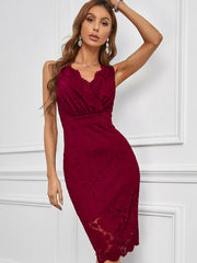 Vestido de encaje con cuello en V