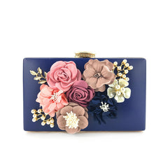 Dreidimensionale Clutch mit Blumenkette Bag2143