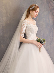 Vestido de novia de encaje de manga media y corte entallado