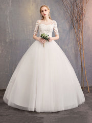Vestido de novia de encaje de manga media y corte entallado