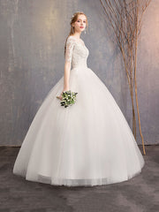 Vestido de novia de encaje de manga media y corte entallado