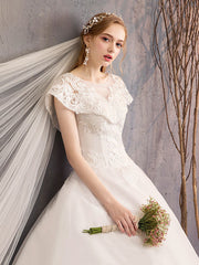 Vestido coreano de cola larga y cuello princesa ajustado