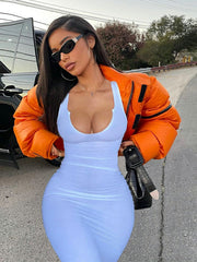 Vestido ajustado sin mangas con cuello en U