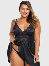 Pijama de seda elástica con encaje y lencería sexy