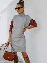 Lockeres Strickkleid mit hohem Halsausschnitt