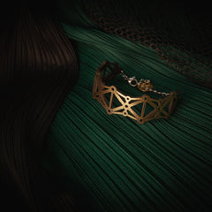 Armband mit grafischem Muster