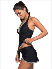 Traje de baño conservador con cuello en V, halter y espalda descubierta