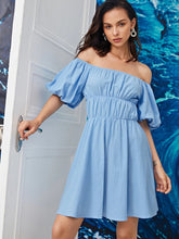 Lockeres Kleid mit Schalkragen