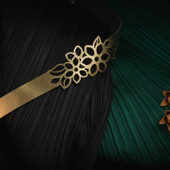 Großes durchbrochenes Choker-Halsband mit Pfingstrosenmuster