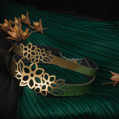 Großes durchbrochenes Choker-Halsband mit Pfingstrosenmuster