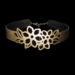 Großes durchbrochenes Choker-Halsband mit Pfingstrosenmuster