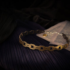 Durchbrochenes Kettenhalsband