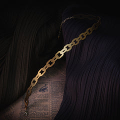 Durchbrochenes Kettenhalsband