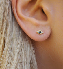 Pendientes de oro con forma de ojo malvado