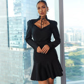 Vestido mini de vendaje con cuello alto y mangas largas y aberturas HB7945