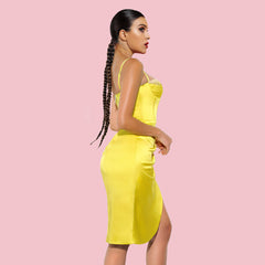 Ärmelloses, figurbetontes Midikleid mit Trägern und Strasssteinen HI1238