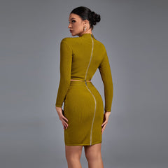 Conjunto de minivestido sencillo con cuello redondo y manga larga