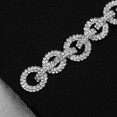 Vestido mini de vendaje con cadena de taladro sin mangas de un solo hombro