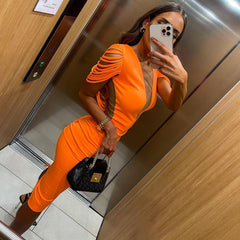 Midi-Bandagekleid mit Rundhalsausschnitt und kurzen Ärmeln und Cut-Out