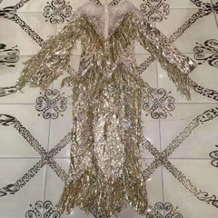 Vestido maxi ajustado con borlas, cuello redondo y manga larga HT2615