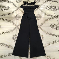 Figurbetonter Jumpsuit mit Rundhalsausschnitt und kurzen Ärmeln und Federn