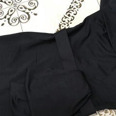 Figurbetonter Jumpsuit mit Rundhalsausschnitt und kurzen Ärmeln und Federn