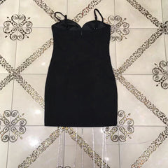 Ärmelloses Mini-Bodycon-Kleid mit Riemchen und Kette HT2657