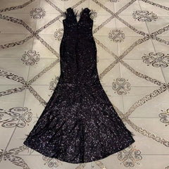 Vestido maxi ajustado con lentejuelas, sin mangas y cuello en V HT2695