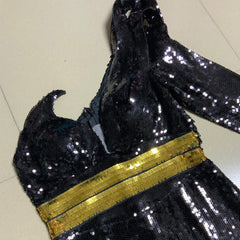 Vestido mini ajustado con lentejuelas y manga larga de un solo hombro HT2738