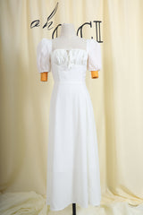 Weißes Midikleid mit Puffärmeln